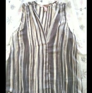 Sleveless button up